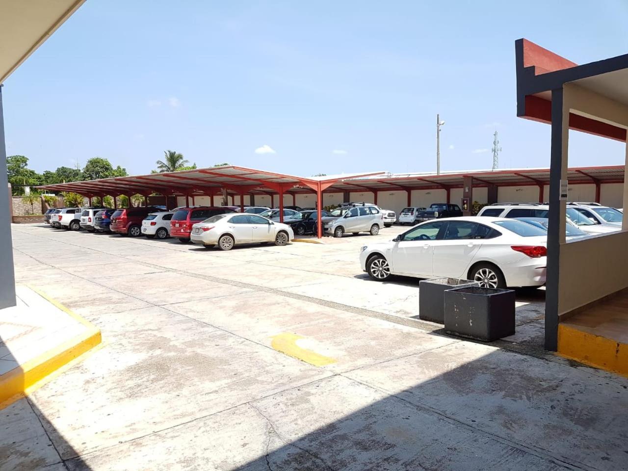 Hotel Madrid Minatitlán Eksteriør bilde